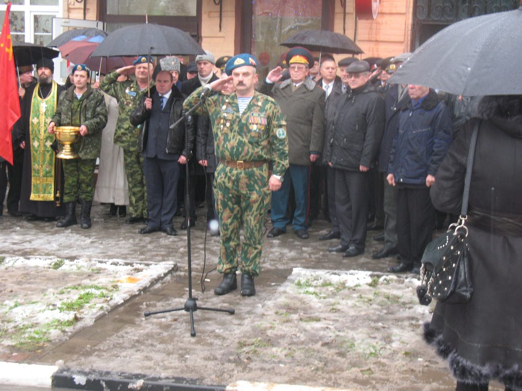 В Таганроге установлена мемориальная доска в честь Василия Филипповича  Маргелова | Региональная Общественная Организация ветеранов военной службы  «Союз Десантников Таганрога»